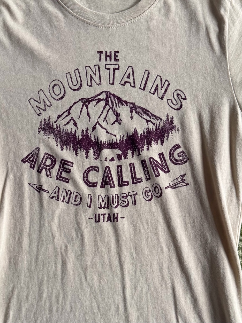 Delta Beige Short-Sleeve 'The Mountains Are Calling' Graphic Tee